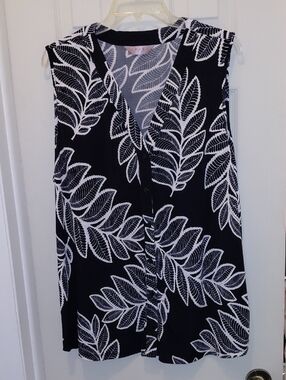 EUC Amana Button Front 2X Sleeveless Blouse, Black/White, Ferns, Raised Details